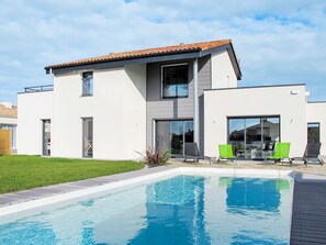 A heated pool - Les Epinettes by Interhome (Saint-Gilles-Croix-de-Vie/Givrand)
