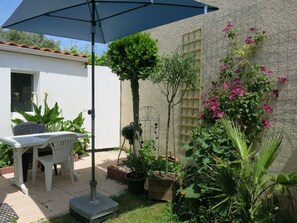 Outdoor dining - Roses Tremières by Interhome (Talmont Saint Hilaire)