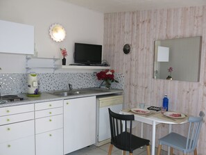 Fridge, microwave, dishwasher, toaster - Roses Tremières by Interhome (Talmont Saint Hilaire)