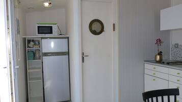 Réfrigérateur, micro-ondes, lave-vaisselle, grille-pain