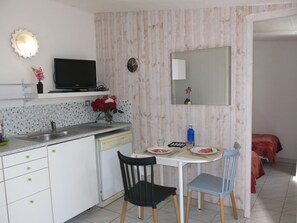 Dining - Roses Tremières by Interhome (Talmont Saint Hilaire)