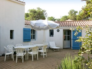 Outdoor dining - Les Brisans by Interhome (La Tranche sur Mer)