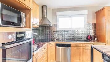 Réfrigérateur, micro-ondes, four, lave-vaisselle