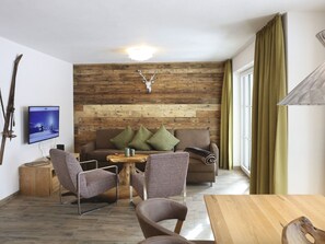 TV - Superior # 302 für bis 6 Personen by Interhome (Kaprun)