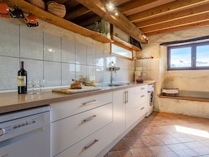 Frigorifero, microonde, forno, lavastoviglie