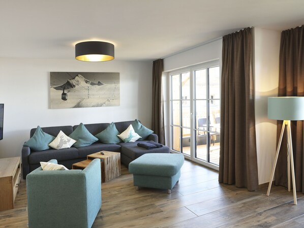 TV - Superior # 212 für bis 6 Personen by Interhome (Kaprun)