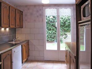 Kühlschrank, Mikrowelle, Ofen, Geschirrspüler