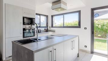 Réfrigérateur, micro-ondes, four, lave-vaisselle