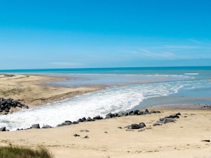 Una spiaggia nelle vicinanze