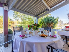 Outdoor dining - La Batterie by Interhome (Longues-sur-Mer)