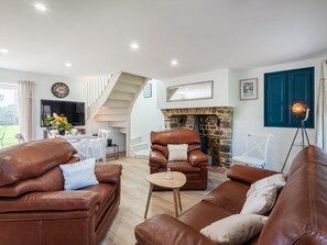 TV, fireplace, DVD player - La Salicorne by Interhome (Créances)