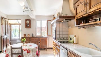 Frigorifero, microonde, forno, lavastoviglie