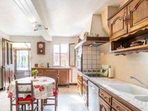 Réfrigérateur, micro-ondes, four, lave-vaisselle