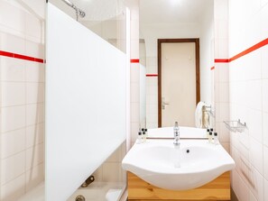 Bathroom - Grand Morillon by Interhome (Morillon)