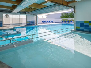 Piscina interna, piscina aquecida