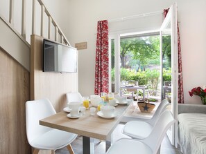 Dining - Résidence Odalys Référence Les Gardians by Interhome (Arles)