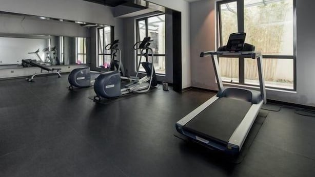 A gym with treadmills, elliptical machines, and weight equipment. - Mercure Qidong Downtown (QIDONG)