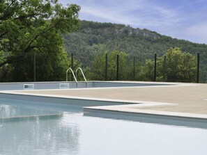 Lämmitetty uima-allas