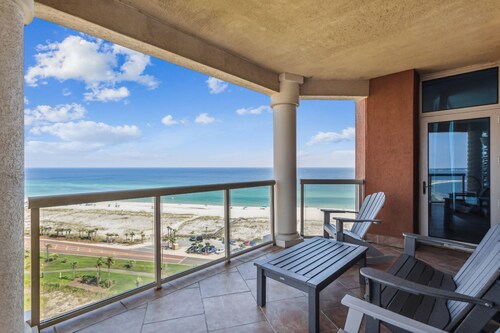 Gulf Views- Huge Private Balcony- Tennis - Waterpark- Pool- On-site Restaurants