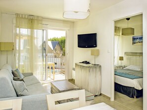 TV - Les Jardins d'Arvor by Interhome (Bénodet)