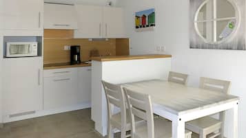 Fridge, microwave, dishwasher, toaster