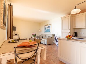 TV - Provence Country Club by Interhome (L'isle sur la Sorgue)