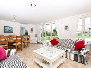 TV - Le Domaine de Fontenelles by Interhome (Saint-Gilles-Croix-de-Vie/Givrand)