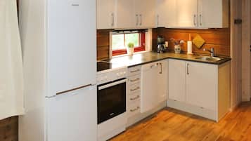 Refrigerador, horno, lavavajillas y utensilios de cocina