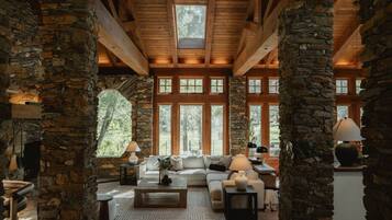 TV, fireplace, stereo