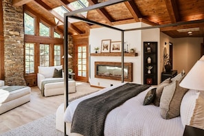 3 Schlafzimmer, Schreibtisch, Bügeleisen/Bügelbrett, Reisekinderbett