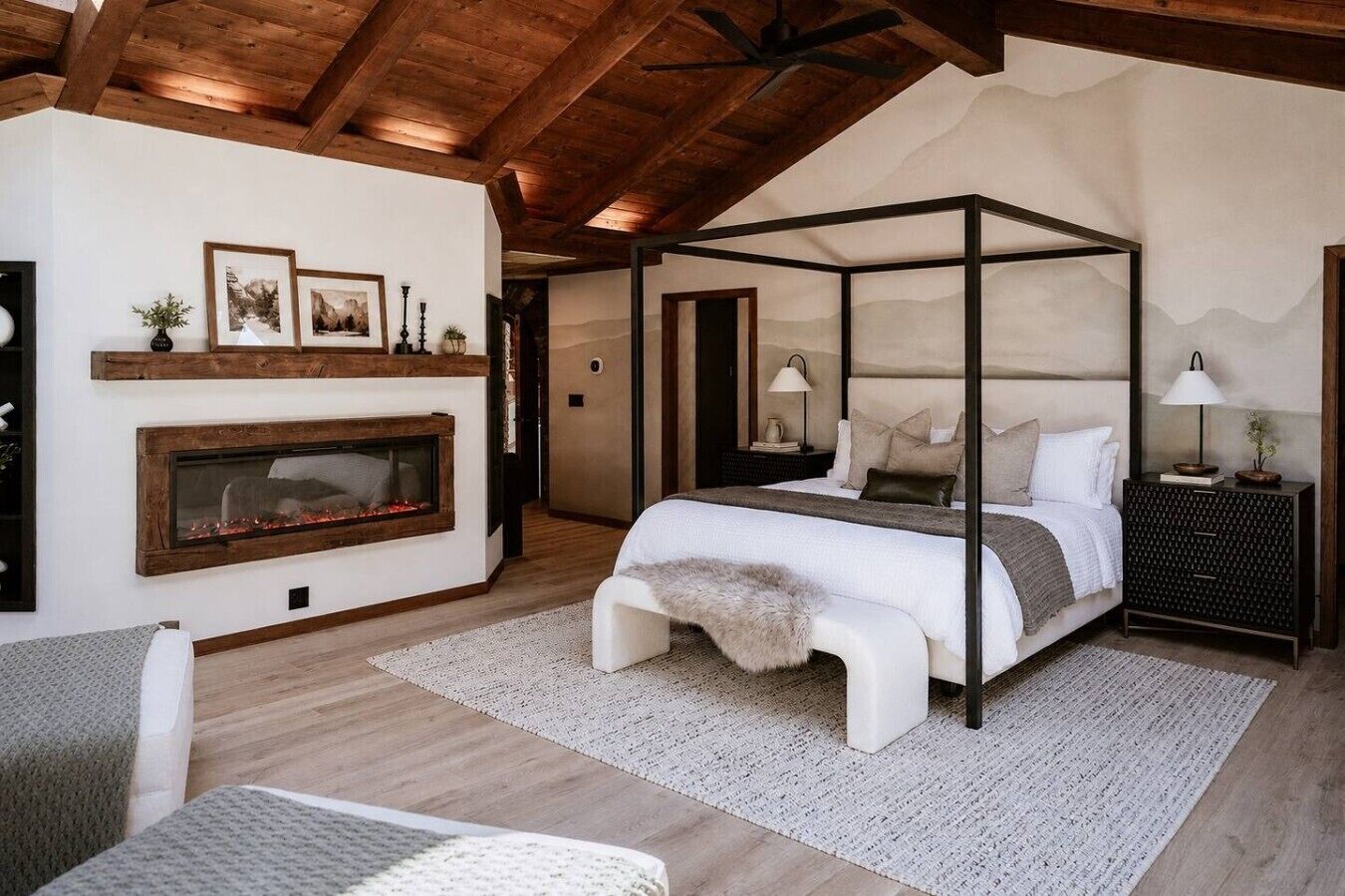 Desk, iron/ironing board, travel cot, WiFi
