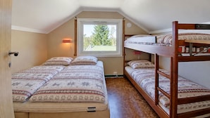 A dormitory room with bunk beds, a window, and a wall-mounted lamp. - Vacation home Ogge by Interhome (Vatnestrøm)