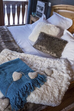 3 bedrooms, WiFi, bed sheets