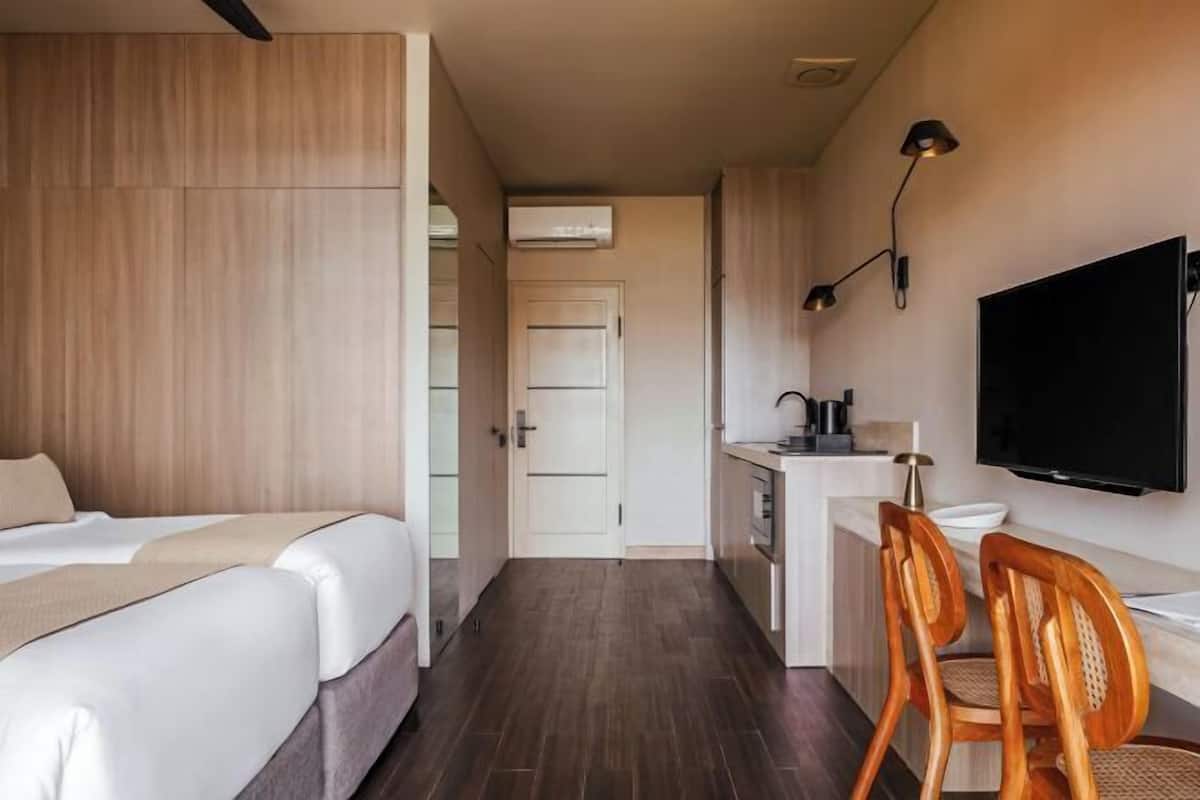 1 bedroom, premium bedding, pillow-top beds, in-room safe