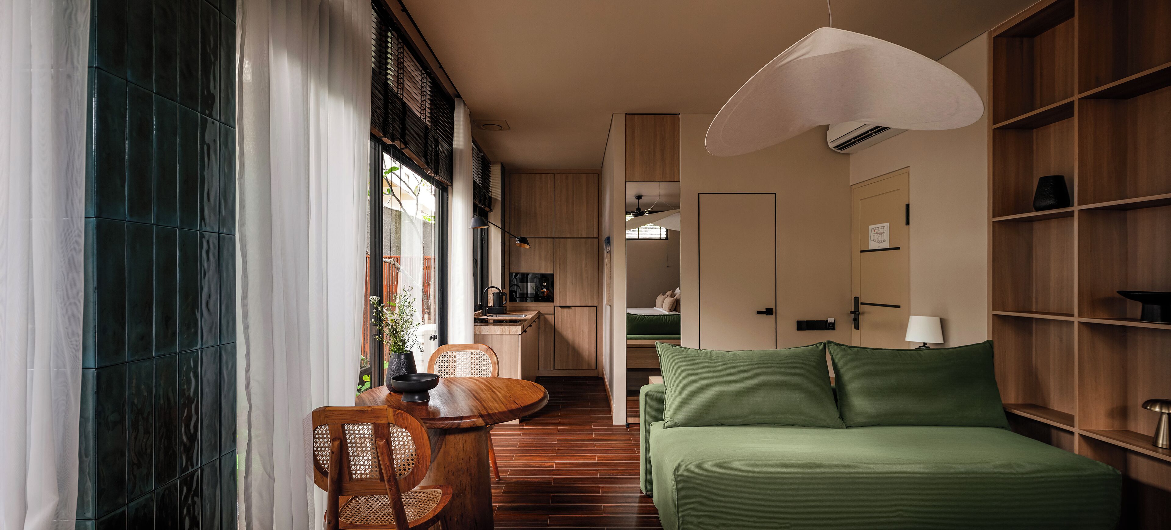 Familien-Studiosuite, 1 King-Bett und Schlafsofa, Gartenblick | Wohnbereich