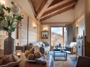 TV, fireplace - Le Hameau de la Sapinière by Interhome (Les Menuires)