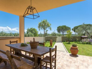 屋外ダイニングエリア