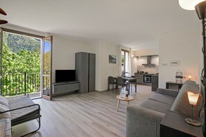 TV - Porto Letizia Napoli 8, Porlezza, Italy (Porlezza)