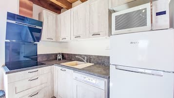 Frigorifero, lavastoviglie, pentole/stoviglie/utensili