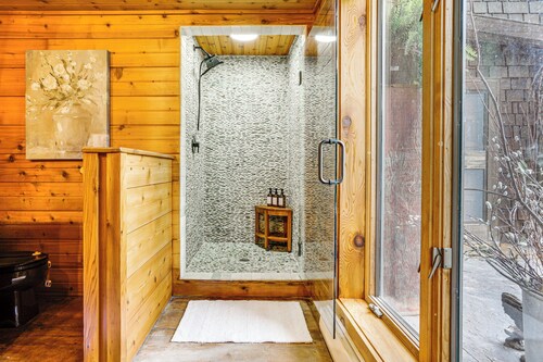Picturesque Lake Elmo Cottage w/ Fire Pits!
