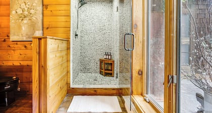 Picturesque Lake Elmo Cottage w/ Fire Pits!