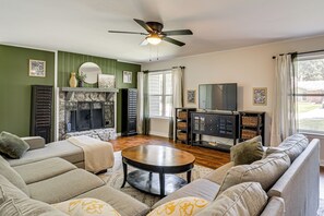TV, fireplace