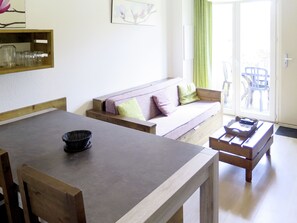 Fernseher, Tischfußball