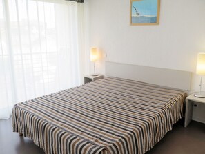 1 chambre, fer et planche à repasser, accès Internet