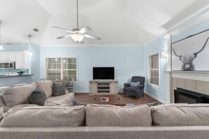 Televisión y chimenea 