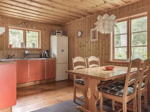 Kühlschrank, Mikrowelle, Ofen, Kochgeschirr/Geschirr/Besteck