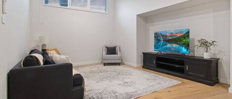 TV, peis og kontorer