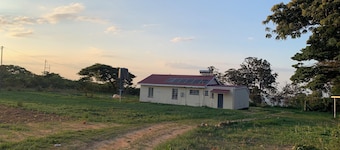 Charming bungalow with WiFi in Nyanga
