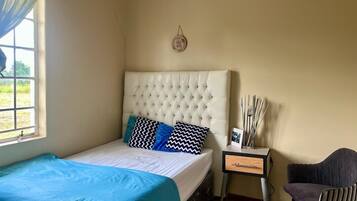 3 bedrooms, desk, free WiFi, bed sheets