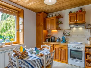 Kjøleskap, mikrobølgeovn, ovn og oppvaskmaskin